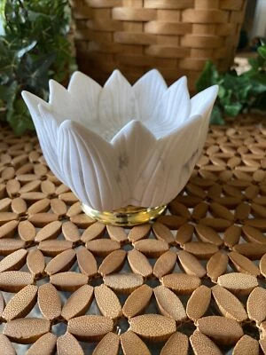 Bath & Body Works Marbled Flower Bowl Single Wick Candle Holder Spring 2023 - Image 1 of 4