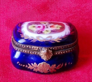 Small Porcelain Box - Picture 1 of 12