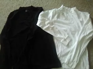 (ZUSAMMEN VERKAUFEN) WEISSE / SCHWARZE SHIRTS - Bild 1 von 1