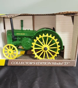 John Deere 1990's Collectors Edition 1953 Model D 1/16th ScaleDie Cast Tractor - Picture 1 of 10