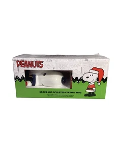 Bioworld Peanuts Snoopy 14oz Sculpted Mug & 8 Pair Crew Socks Christmas Gift Set - Picture 1 of 12