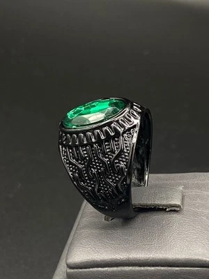 Мужское черное кольцо из нержавеющей стали с изумрудно-зеленым овальным камнем - Изображение 1 из 2