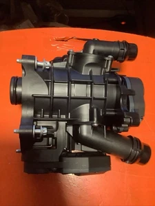 11538642560 Engine Coolant Thermostat Module  BMW G20 G30 330 530 X1 X3 Z4 2.0L - Bild 1 von 9