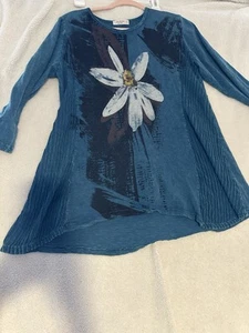 Jess and Jane 3/4 Sleeve Blue Top with Floral Graphic SZ S - Picture 1 of 10