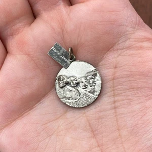 Pulsera colgante vintage de plata de ley 925 "South Dakota Mount Rushmore" - Imagen 1 de 4