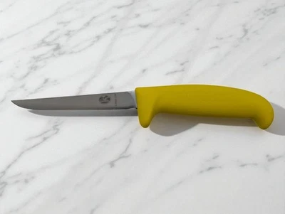 Cuchillo para deshuesar aves Victorinox 4" - Hoja de acero inoxidable con mango amarillo Foto 1 de 4