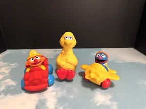 SESAMSTRASSE FIGUR 3er Set Ernie Firetruck Grover Flugzeug Big Bird Illco - Bild 1 von 17