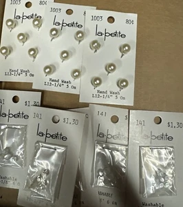 Vintage gekrempelt Baby Nähen Knöpfe La Petite 8 Packungen.  neu - Bild 1 von 4
