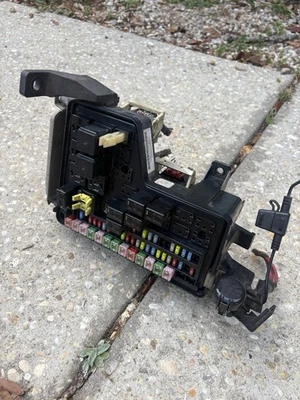 Dodge Ram 2500 3500 2002-2005 5,9 Cummins diésel OEM caja de fusibles Tipm 56045765 Foto 1 de 4