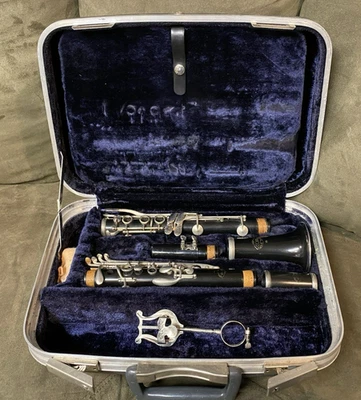 CLARINETE CONN 16 de colección con FUNDA PROTECTORA RÍGIDA Instrumento de banda musical Foto 1 de 4