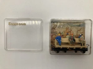 EGGER-Bahn H0e Feldbahn 2071/2207 Sitzbankwagen mit 5 Figuren, sehr gut, mit OVP - Bild 1 von 7