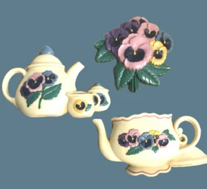 Juego de decoración de acento de pared vintage Burwood Teatime 3 piezas tetera taza flores - Imagen 1 de 10