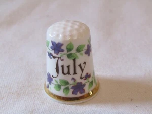 MONTH OF JULY THIMBLE DEPICTING FLOWERS. - Foto 1 di 2