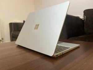 Microsoft Surface Laptop Go 1943 12.4" | i5-1035G1 |3.60 GHz |8GB RAM |256GB SSD - Imagen 1 de 24