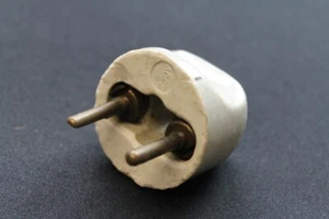 alter Stecker Porzellan Keramik Netzstecker alte Version 6A 250V weiß - Bild 1 von 9