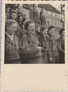 Foto, weibl. Arbeitsdienst 4/63, Vollenborn 1941, Maiden beim Singen, 01 XT55213 - Bild 1 von 2