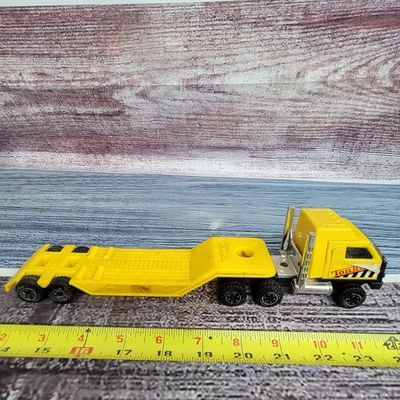 Remolque Tonka vintage de acero prensado/plástico con cabina semi y lowboy amarillo/negro Foto 1 de 4