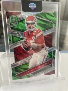 Patrick Mahomes 2024 Spectra Capo fustellato verde fluo 28/30 SP - Foto 1 di 4