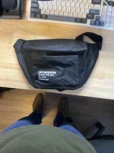 Schwarze Nissan Logo Bauchtasche Umhängetasche - Bild 1 von 4