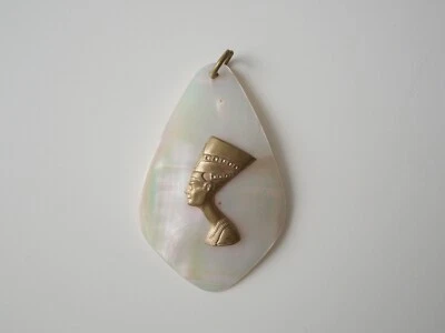 Anhänger Perlmutt Scheibe Nofretete 5,1 g/5,4 x 3,2 cm - Bild 1 von 2
