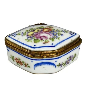 Vintage Limoges France Porcelain White and Gold Color Trim Trinket Box - Picture 1 of 9