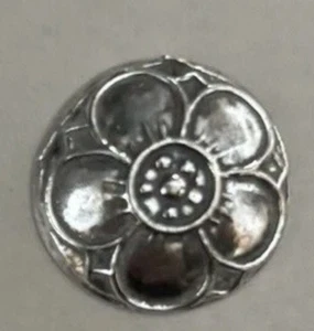 Vintage Pewter Buttons 8 Excellent Quality!🌸 3/4” Norwegian Marked T-P B - Picture 1 of 3