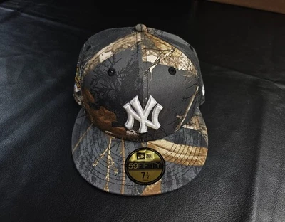 NEW New York Yankees Realtree Black Camo New Era Fitted Exclusive Lids 59FIFTY - Image 1 of 4