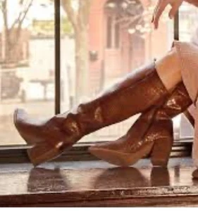 Diba Echtleder Krokodilprägung Kniehohe Stiefel Stapelabsatz Spitz zulaufend 9 - Bild 1 von 7