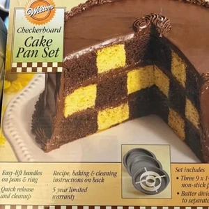 Wilton 4 Piece Checkerboard Cake Pan Set - New in Box - Picture 1 of 1