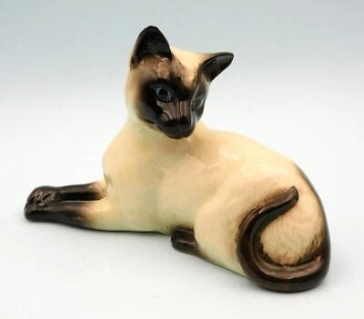 Vintage BESWICK Siamese CAT - Seal Point - Model 1558B - Lying Facing Left - Exc - Image 1 of 4