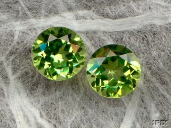 2  perfekte runde  Apfelgrüne  Peridote 6mm Durchmesser (F24) - Bild 1 von 1