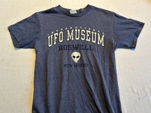 Camiseta Gráfica UFO Museum Roswell Unisex S - Imagen 1 de 6