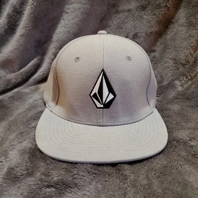 男式灰色刺绣 Volcom 平顶修身帽子/帽子尺寸 L/XL — 第 1/4 张图片