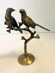 ESTATUILLA/ESCULTURA VINTAGE DE PÁJAROS CANTORES DE LATÓN DE MEDIADOS DE SIGLO EN RAMA - Imagen 1 de 9