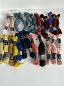 LAINE TAPISSERIE DMC 8 Metres Lot Of Various Colors 24 Skeins - Picture 1 of 5