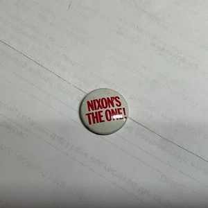 Vintage ~ Nixon’s The One! Small Political Pinback Button~ Political Memorabilia - Bild 1 von 3