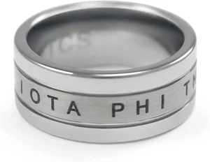 Anillo de tungsteno Iota Phi Theta grabado cresta y letras - Imagen 1 de 1