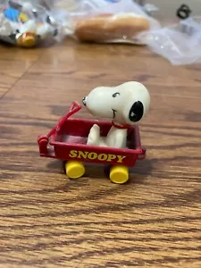 Aviva Snoopy de colección en vagón rojo, cacahuetes - Imagen 1 de 2