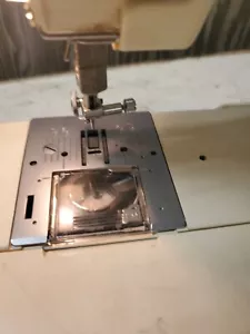 Máquina de coser Kenmore Sewing 385-1764180 brazo libre 24 puntos (B21) - Imagen 1 de 8