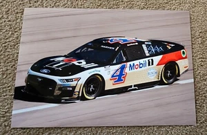 PÓSTER BRILLANTE KEVIN HARVICK #4 MOBIL 1 FORD CARRERAS EN PISTA 13X19 #E4 - Imagen 1 de 1