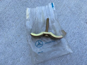 1094900343 Exhaust Muffler Bracket 280SE 280SEL 300SEL 350SL 450SL 380SL 380SLC - Bild 1 von 3