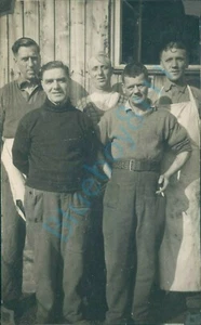 WW2 British Prisoner's Of War POW's men outside Camp hut Stalag XXI D Poland  - Picture 1 of 3