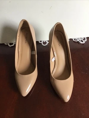 Zapato de tacón Merona clásico para mujer de 3 1/2" beige sin cordones punta talla 7 1/2 Foto 1 de 4