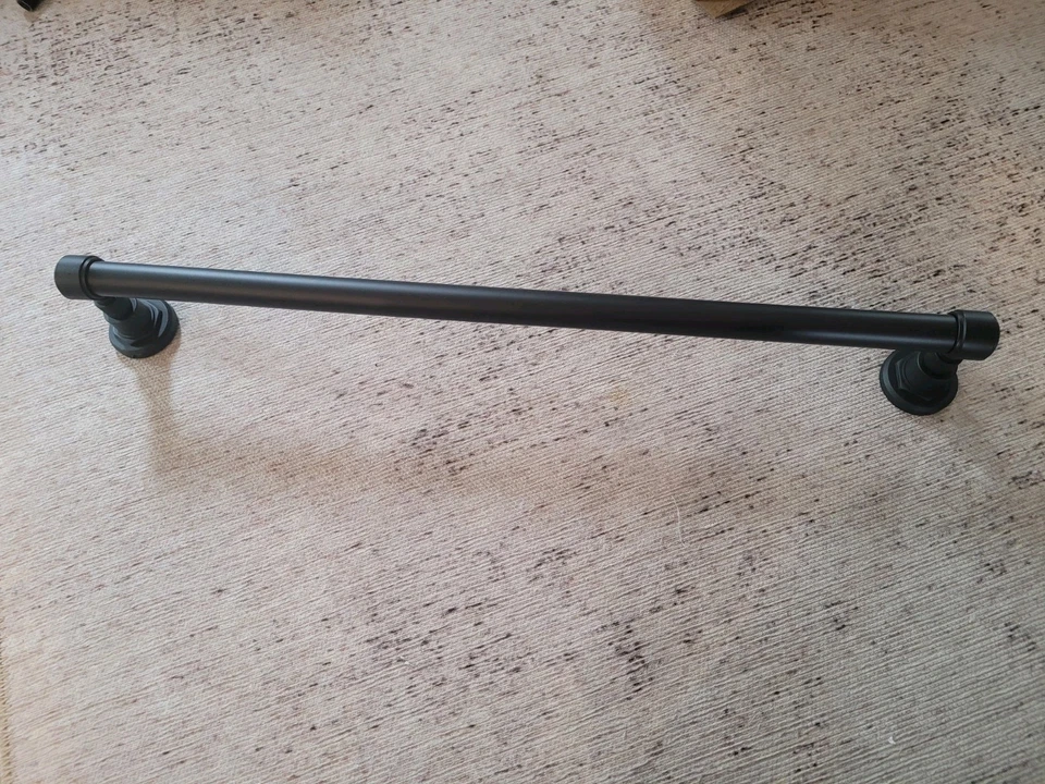 Toallero Pottery Barn Tilden/Benchwright 24" - Bronce antiguo Foto 1 de 4