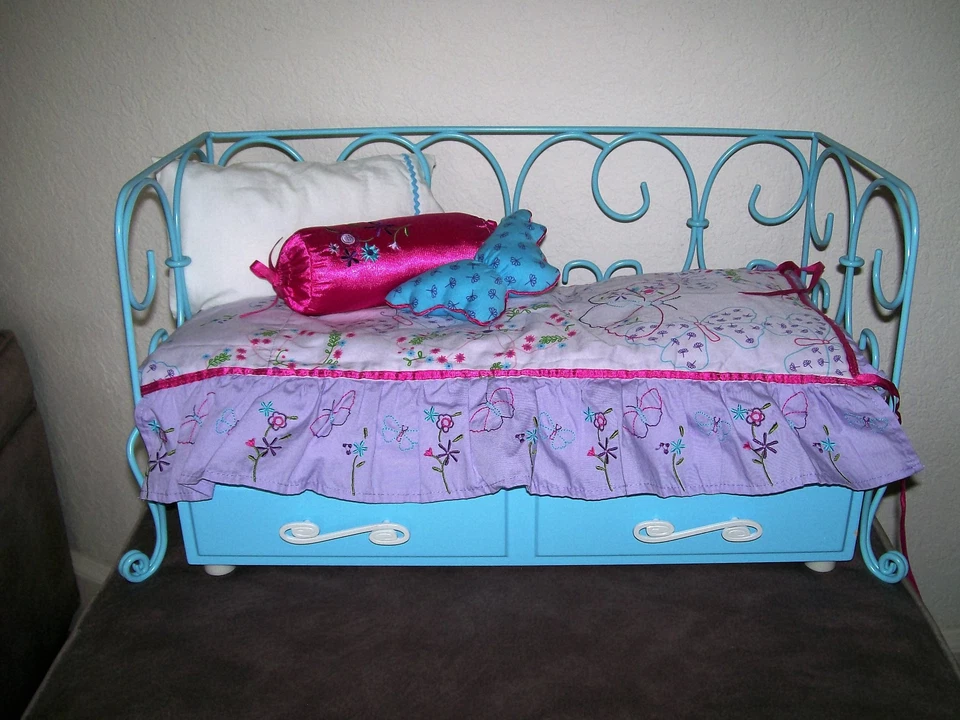 American Girl Doll Turquoise Curlique Trundle Daybed Bed White Mattress READ - Image 1 of 1