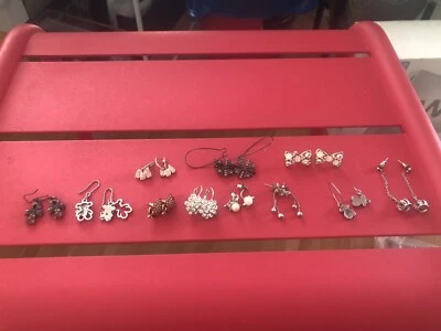 11 Stück Accessoires Ohrringe Schmuck Bear Blumen mit Crystal mit Box Wie NEU - Bild 1 von 4