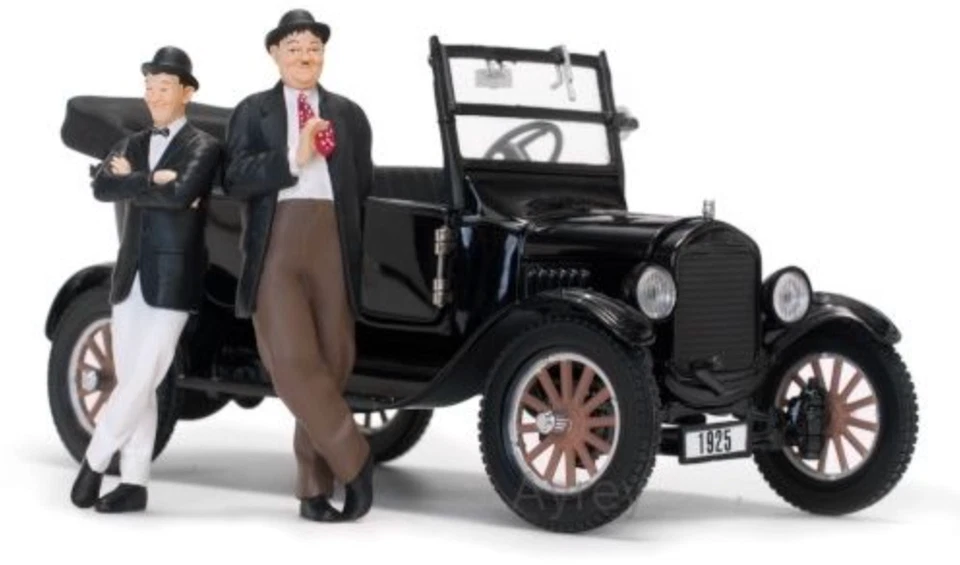 Sunstar Ford Model T Touring 1925 with S.Laurel and O.Hardy figures 1:24 Scale - Image 1 of 2