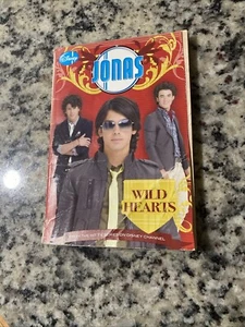 JONAS Brothers WILD HEARTS book Softcover NICK JOE KEVIN Disney Channel #1 - Foto 1 di 7