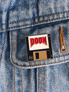 Doom - Floppy Disk Retro PC Game - Enamel Pin - Excellent Condition - Picture 1 of 4