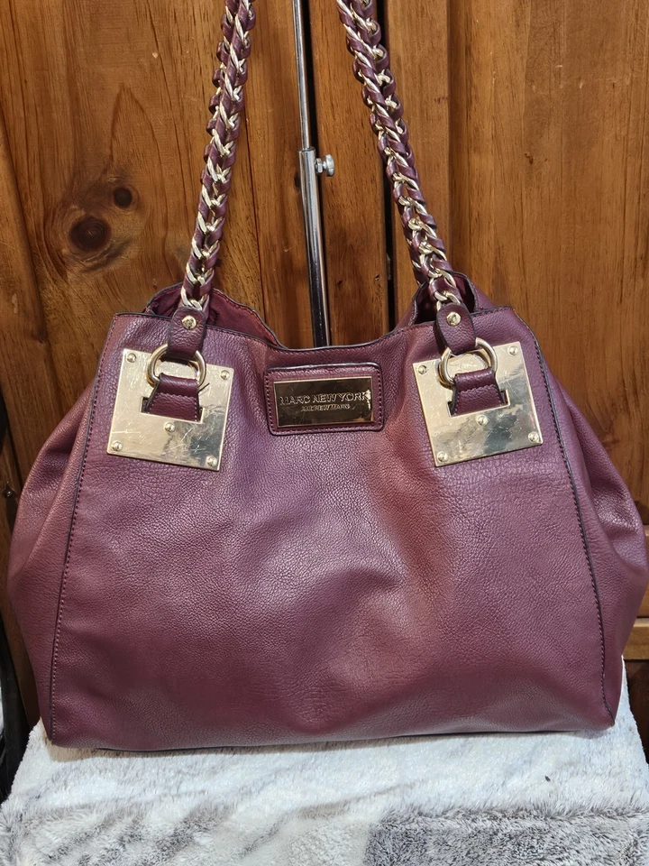 MARC JACOBS NEW YORK Large Leather Shoulder Bag Handbag GREAT CONDITION - Image 1 of 4
